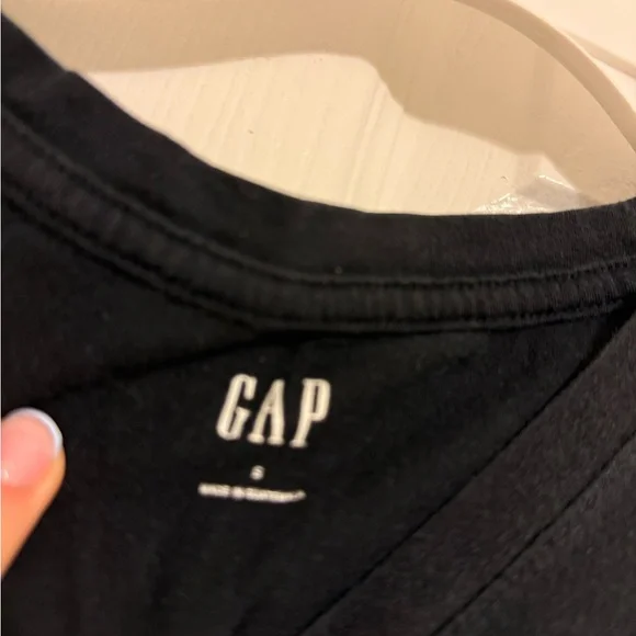 GAP Jet Black Tee - Picture 2 of 2